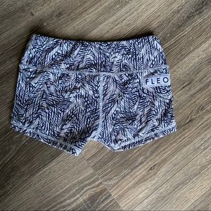Fleo Shorts Orignals - Neutral Chevron - Size XS